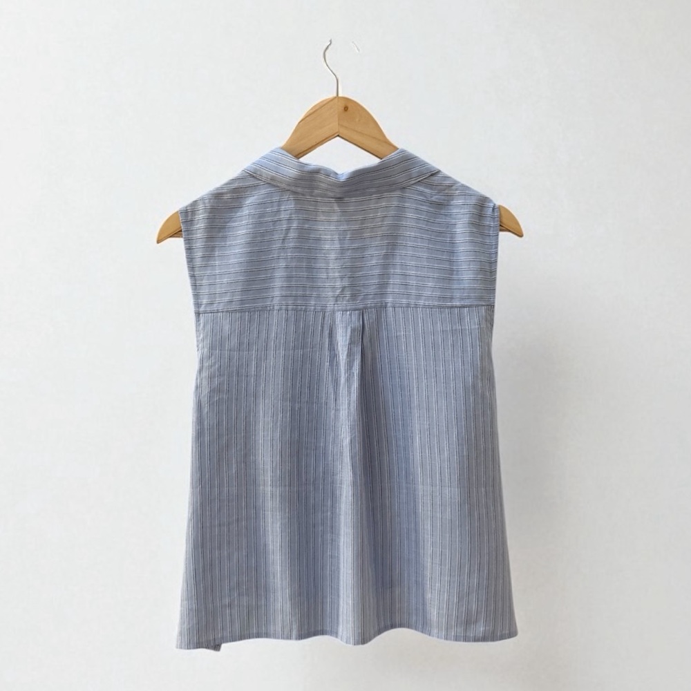NWT Express Women’s Blue White Pinstripe Collared Sleeveless Top! XL! - Picture 2 of 6